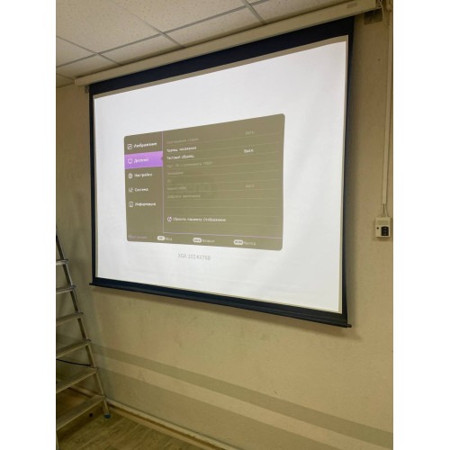 Монтаж проекторов и экранов