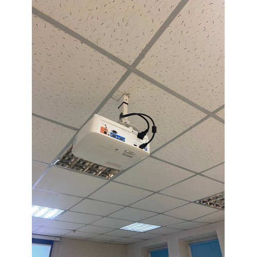 Монтаж проекторов и экранов