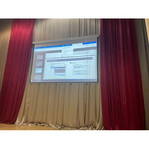 Монтаж проекторов и экранов