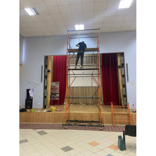 Монтаж проекторов и экранов